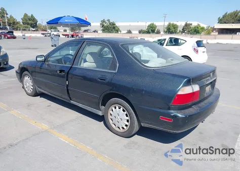 1997 Honda Accord Ex z USA, uszkodzony, nr VIN 1HGCD5554VA225091
